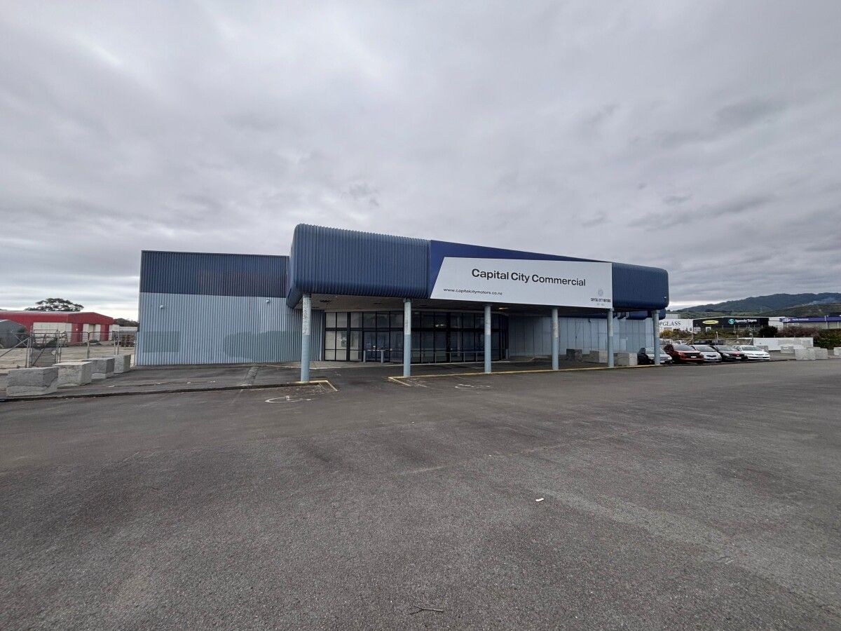 Yard Space With Canopy For Lease