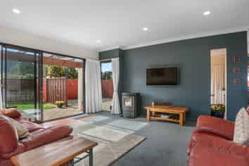 13 Edward Payton Grove, Pukehangi