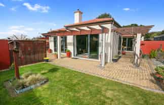13 Edward Payton Grove, Pukehangi