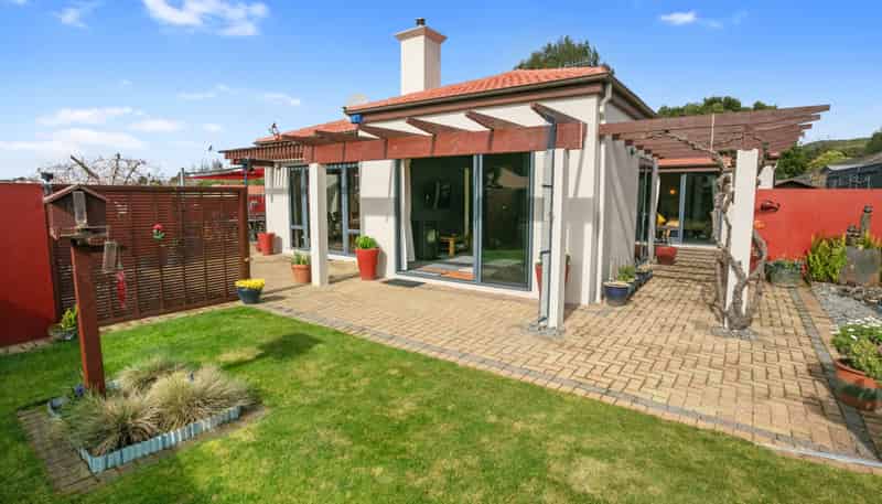 13 Edward Payton Grove, Pukehangi