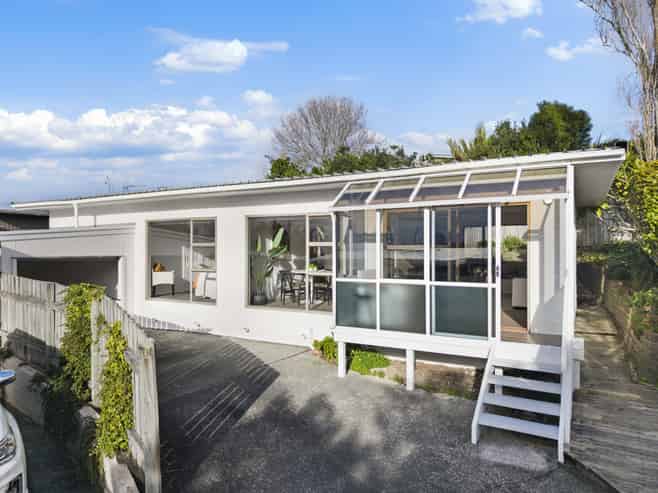 2/867 Beach Road, Torbay