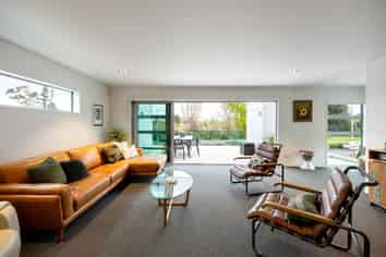 896 River Road, Queenwood