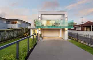 896 River Road, Queenwood