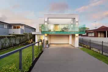 896 River Road, Queenwood