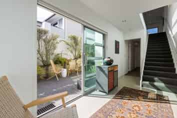 896 River Road, Queenwood