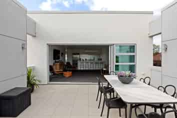896 River Road, Queenwood