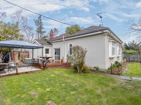 1689B Cust Road, Cust