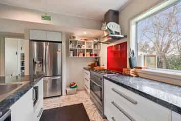 1689B Cust Road, Cust