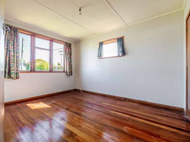 16 Hamilton Street, Pahiatua