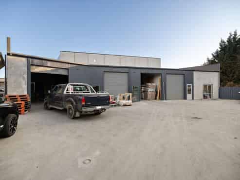 Freehold split-risk investment - Glenda Drive