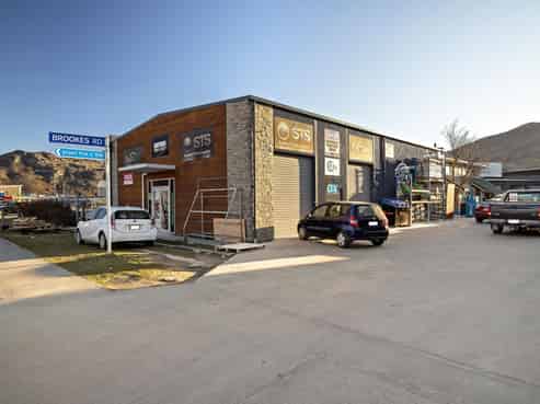 Freehold split-risk investment - Glenda Drive