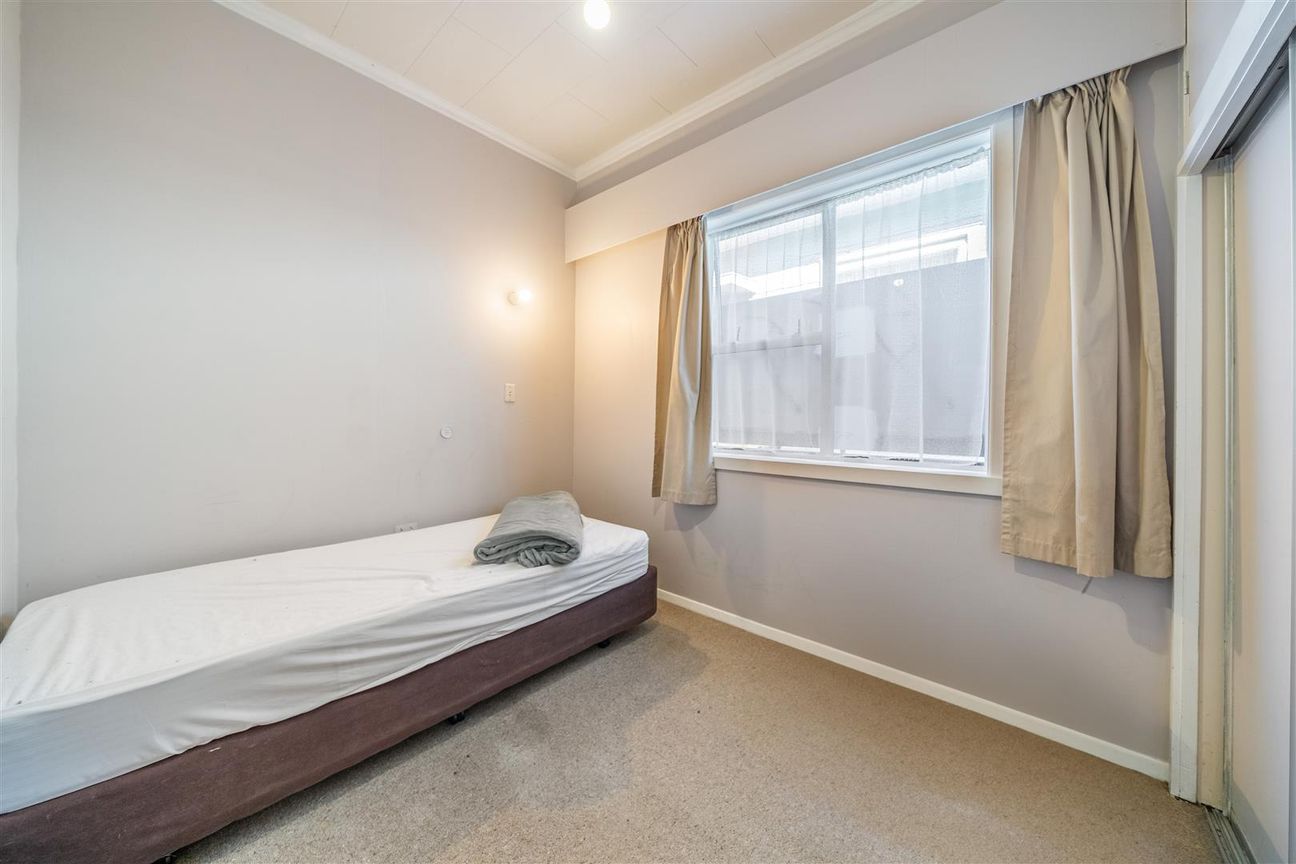 Elegant 1900 Character Home in Kilbirnie - Vista 5