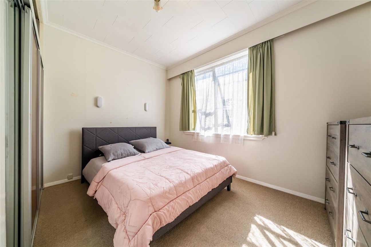 Elegant 1900 Character Home in Kilbirnie - Vista 3