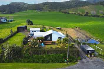 1385 South Road, Kaitake