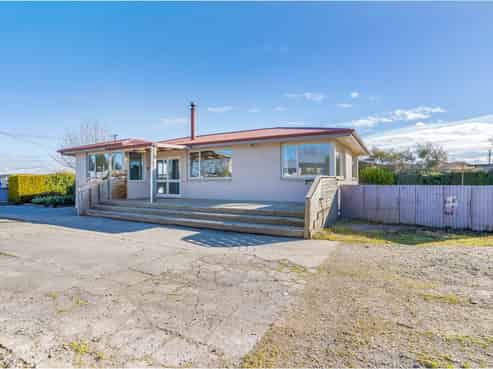 50 Dejoux Road, Winton