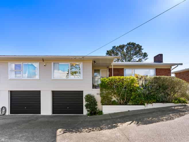 6 Folkestone Street, Murrays Bay