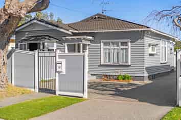 18 Bracken Street, Petone