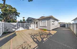 18 Bracken Street, Petone