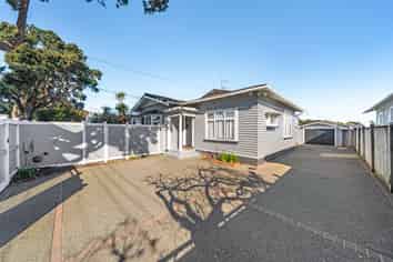 18 Bracken Street, Petone