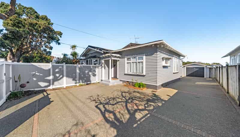 18 Bracken Street, Petone