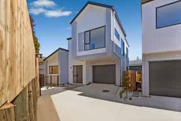 Lots 1-4, 13 Quibray Place, Botany Downs