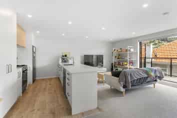 4/101 Rongotai Road, Kilbirnie