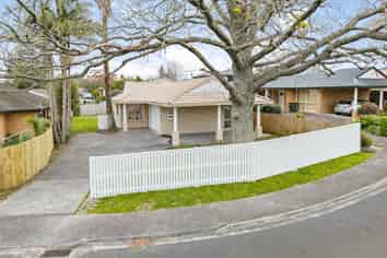 13 Clover Drive, Henderson