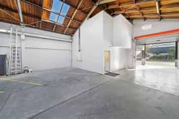 Ideal Central Location, Warehouse/Office