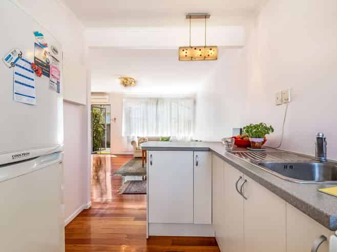 2/11 Preston Avenue, Mount Albert