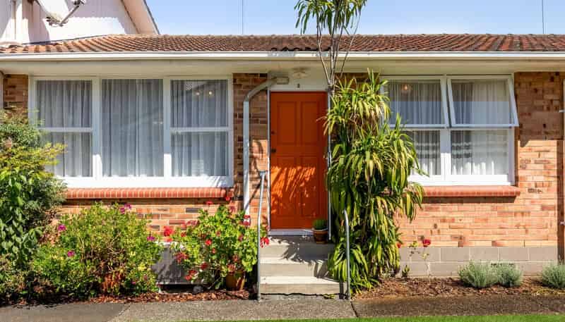 2/11 Preston Avenue, Mount Albert