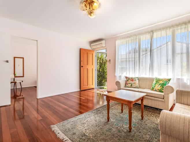 2/11 Preston Avenue, Mount Albert