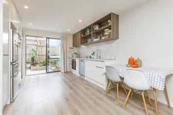 14B Medina Place, Sunnyhills