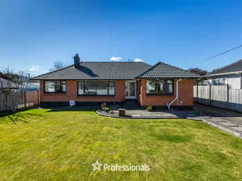 8 Coates Grove, Silverstream