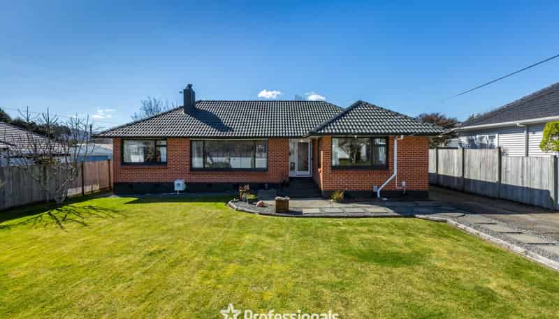 8 Coates Grove, Silverstream