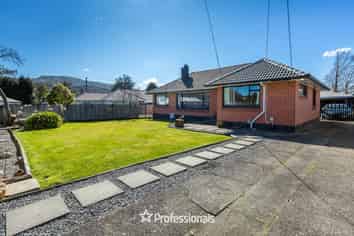 8 Coates Grove, Silverstream