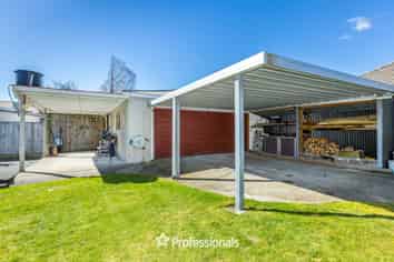 8 Coates Grove, Silverstream