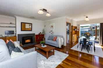 8 Coates Grove, Silverstream
