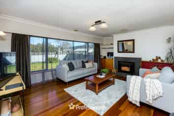 8 Coates Grove, Silverstream