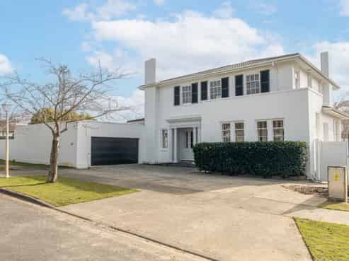 16 Wellesley Avenue, Avenal