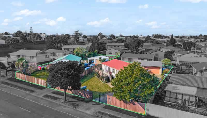 174 & 176 Finlayson Avenue, Clendon Park