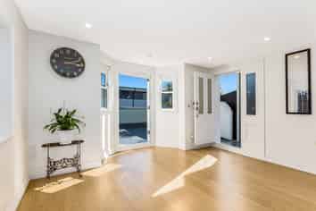 27 Princess Terrace, Newtown