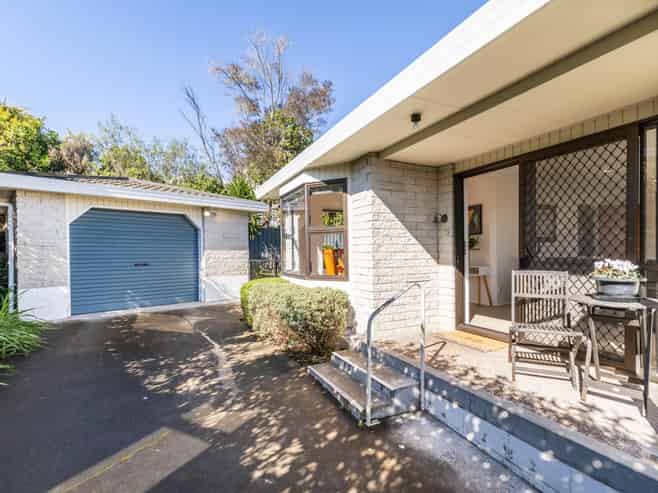 2/46 Campbell Street, Havelock North