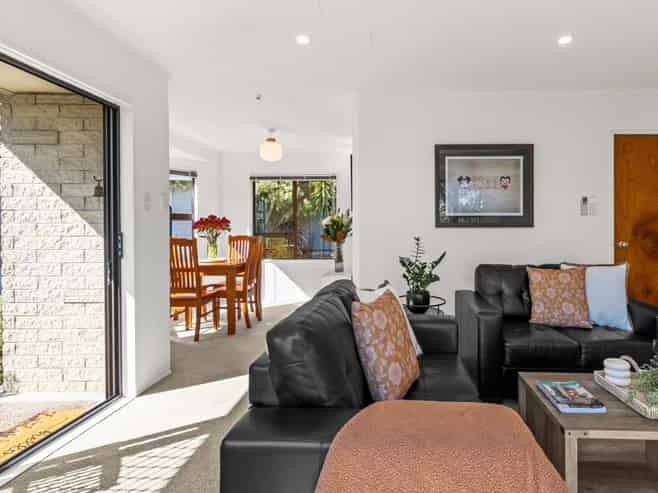 2/46 Campbell Street, Havelock North