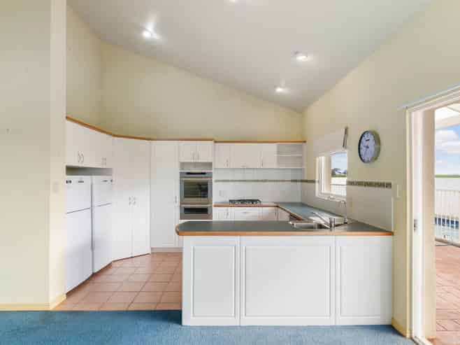 1966 Awhitu Road, Pollok