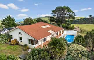 1966 Awhitu Road, Pollok
