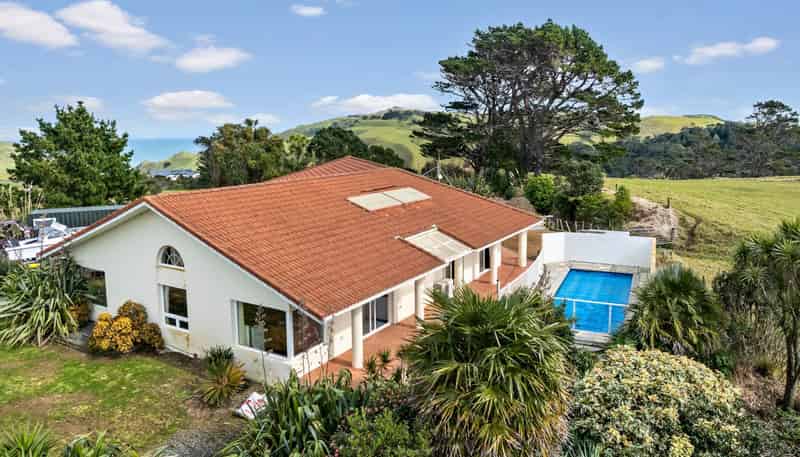 1966 Awhitu Road, Pollok