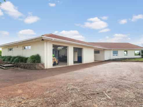 1966 Awhitu Road, Pollok