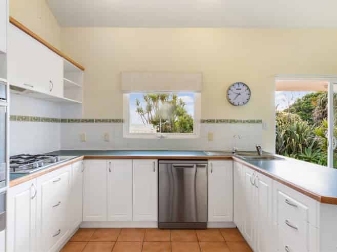 1966 Awhitu Road, Pollok