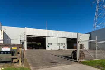 THE CONCOURSE - FREEHOLD VACANT WAREHOUSE & YARD