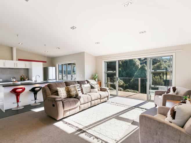 18 Cosgrove Rise, Riverstone Terraces
